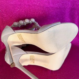 Women's Nude Heels - Size 8.0